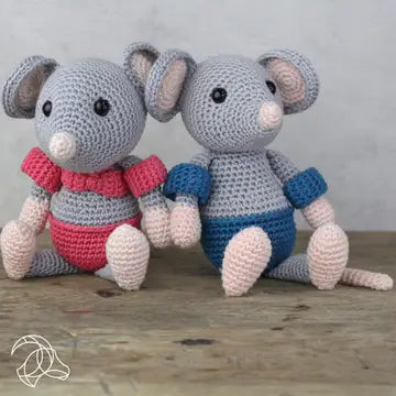 daisy mouse crochet kit